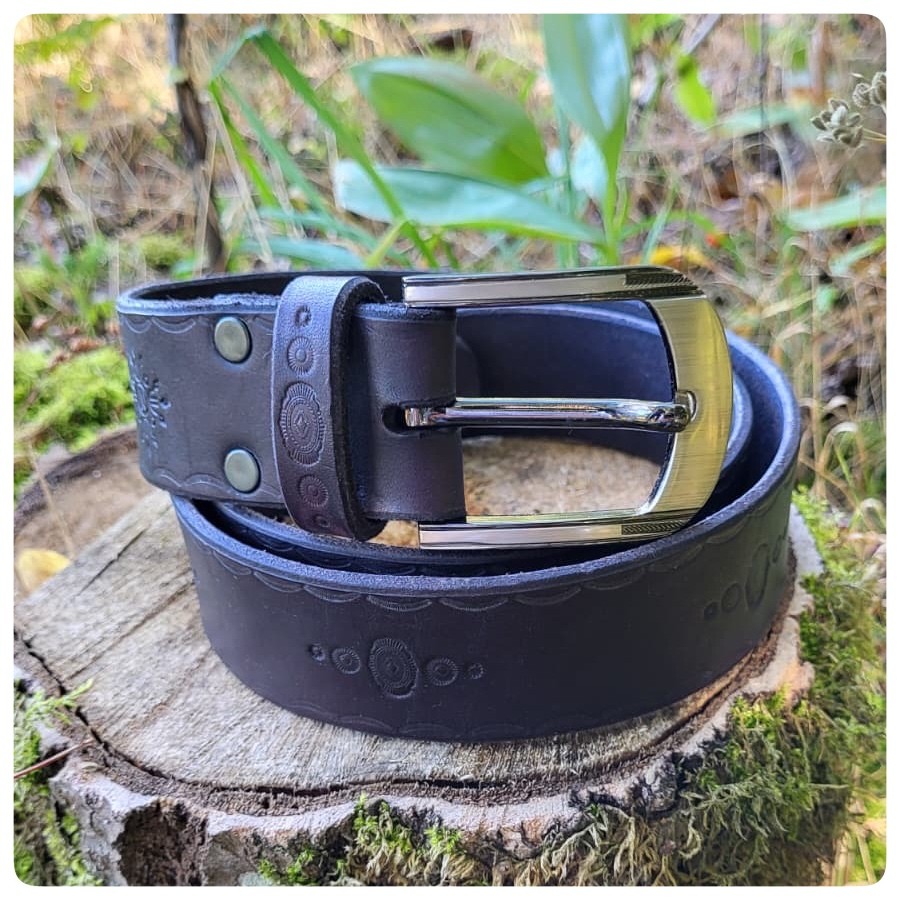 Černý opasek s vyraženými vzory 02