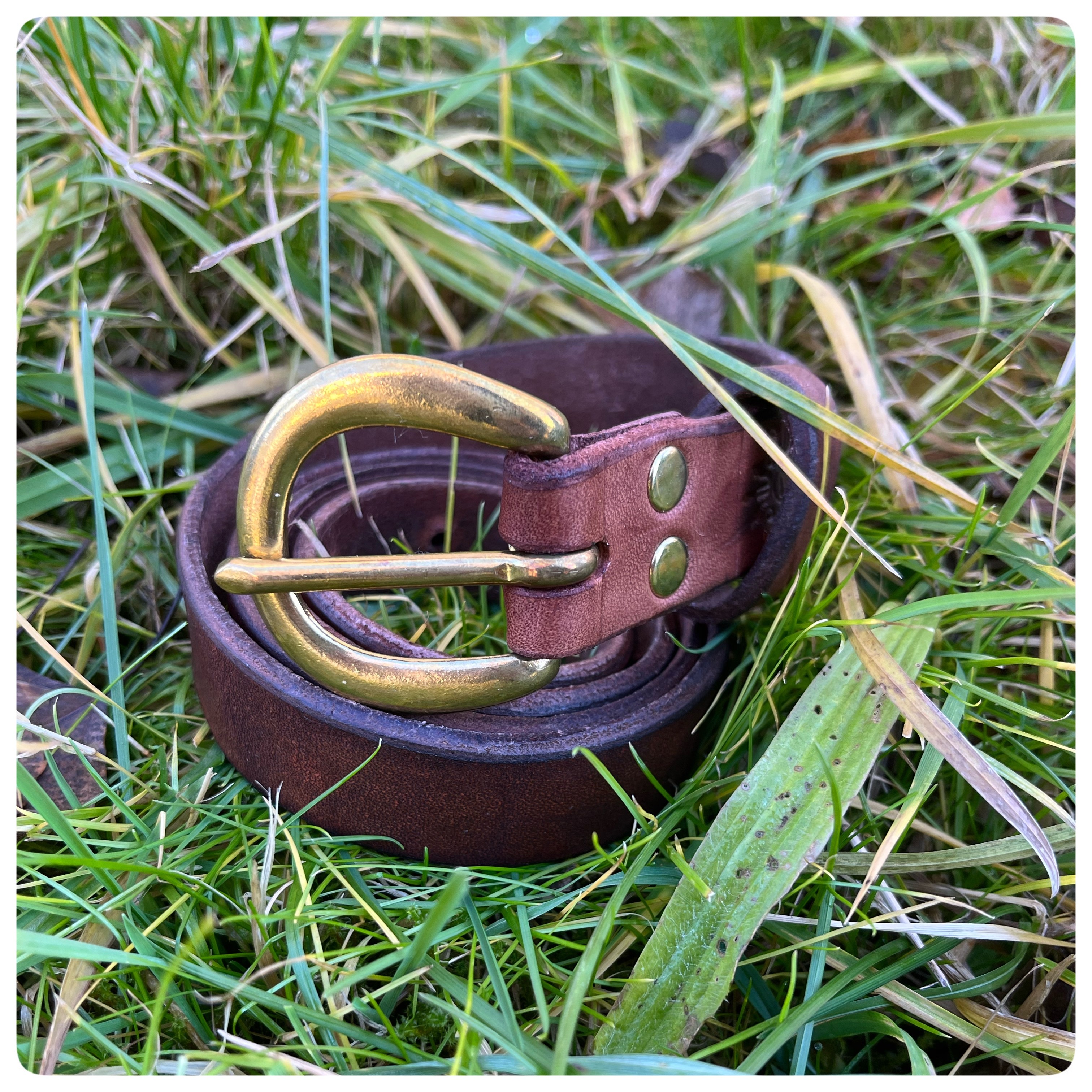 Hnědý opasek bez zdobení - dámský