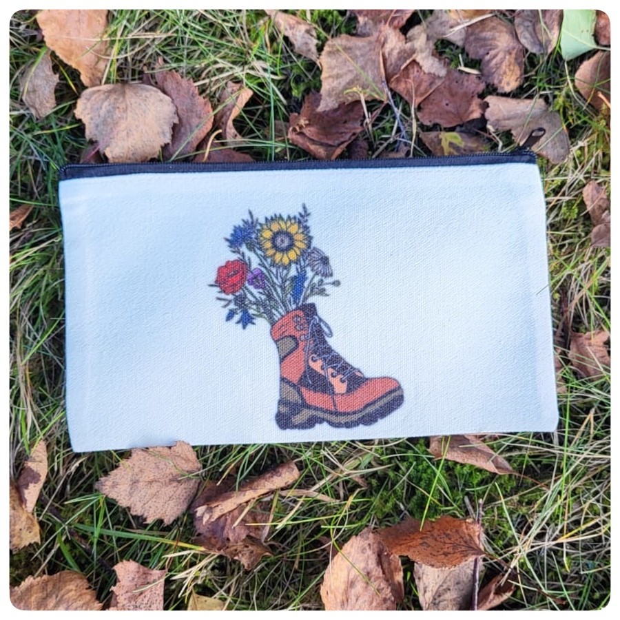 Taštička bota a květiny